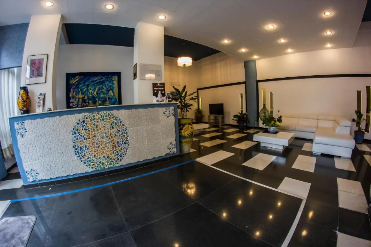La Piramide Hotel Roccalumera