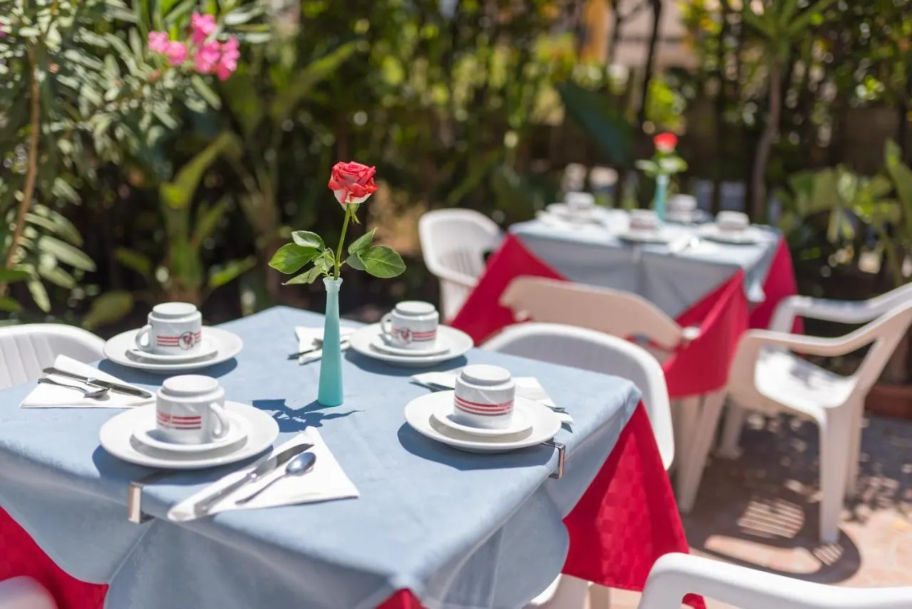 La Piramide Hotel Roccalumera