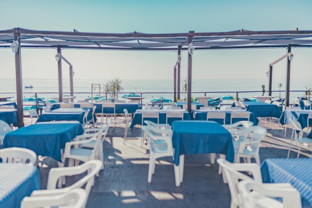 La Piramide Hotel Roccalumera