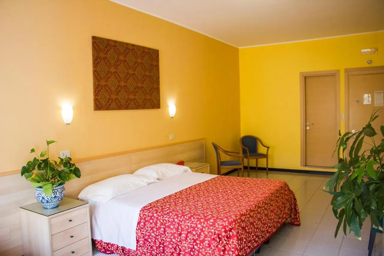 La Piramide Hotel Roccalumera