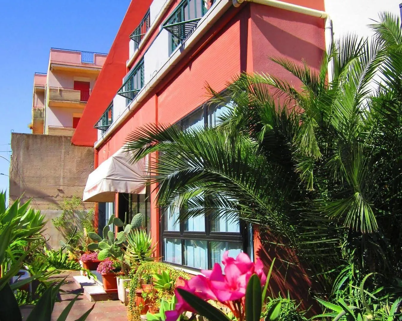 La Piramide Hotel Roccalumera 3*,  Italy